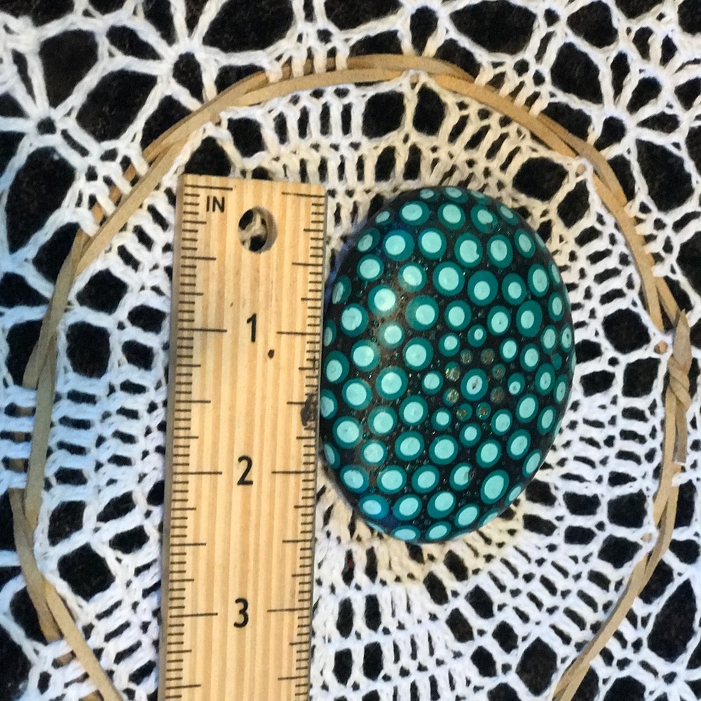 Hand painted stone - Picture 3 of 4